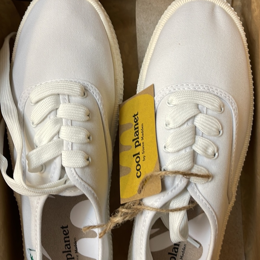 White Steve Madden  fabric cool planet shoe